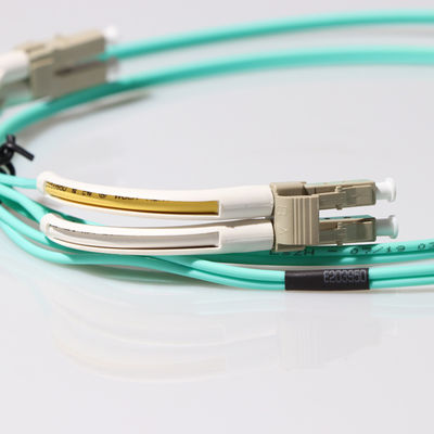 καλώδιο μπαλωμάτων ινών Sc LC 2.0mm 3.0mm με την ευκίνητη ψαρευμένη μπότα 90 βαθμού