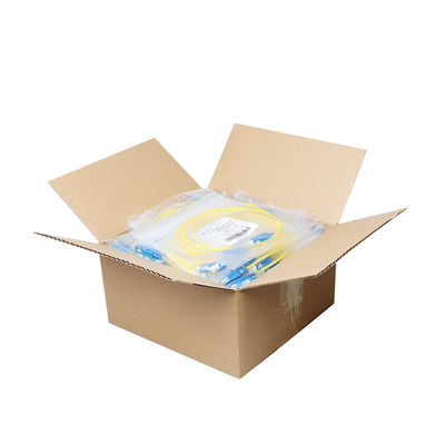 γυαλισμένο simplex λευκό Sc 9/125/UPC συνελεύσεων καλωδίων ινών διαμέτρων 0.9mm G657A1